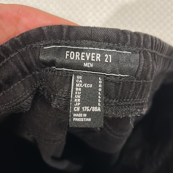 Forever 21 Men’s Cargos Large Slim - Picture 2 of 3